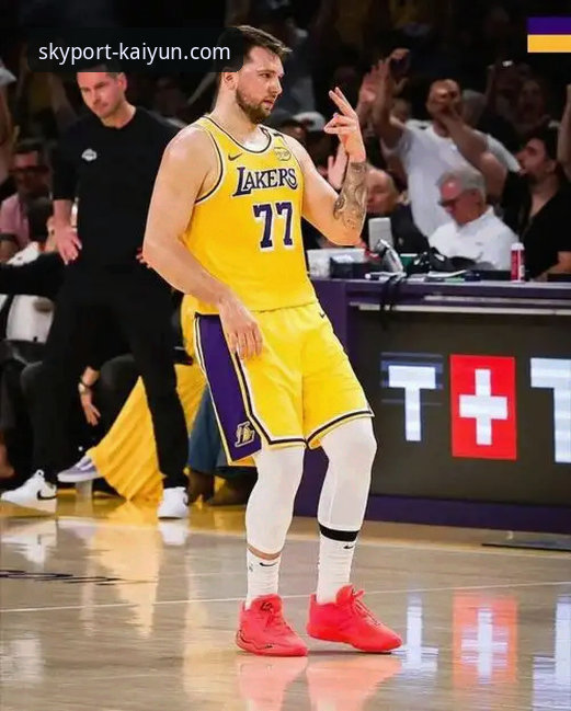 云开全站app官方下载 湖人客场力克步行者,东契奇43分闪耀,云开全站平台带来沉浸式观赛体验